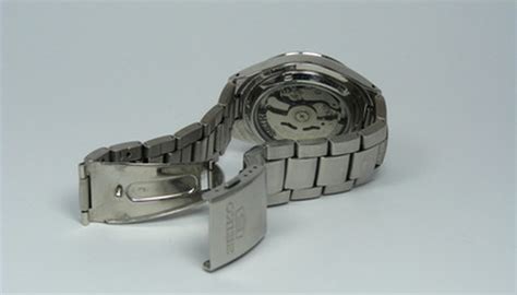 citizen eco drive watch links removal.